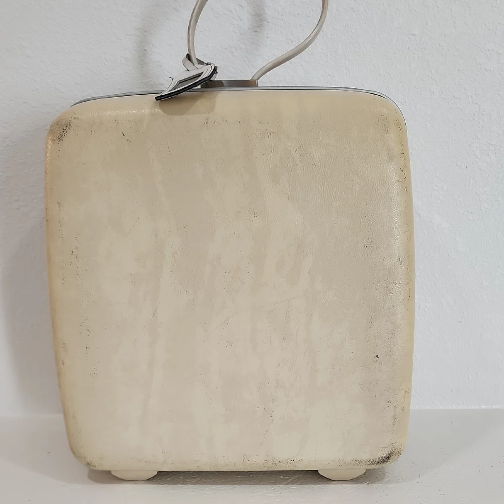 Vintage Samsonite Silhouette Cream Honeymoon Strap Square Luggage - Picture 1 of 13
